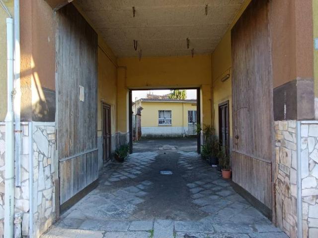 Palazzo / Stabile in vendita a Sant'Antimo NA