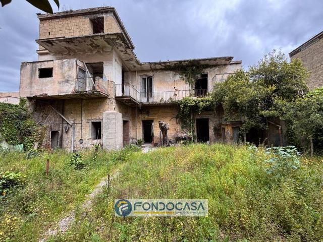 Palazzo / Stabile in vendita a Sant'Antimo NA