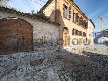 Palazzo / Stabile in vendita a Santarcangelo di Romagna RN