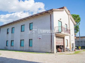 Palazzo / Stabile in vendita a Santarcangelo di Romagna RN