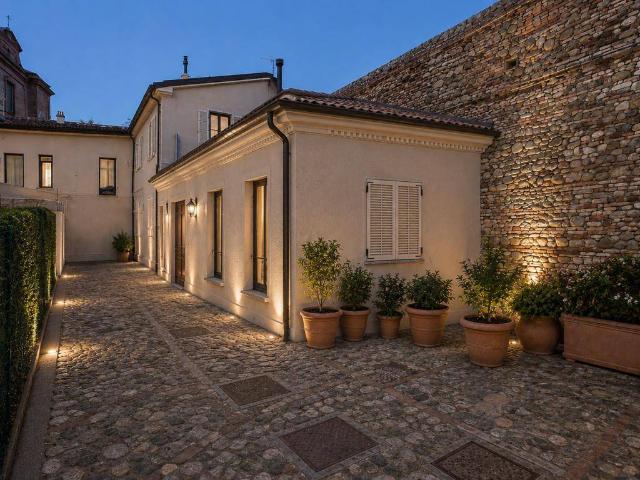 Palazzo / Stabile in vendita a Santarcangelo di Romagna RN