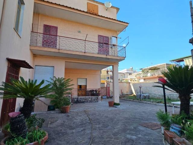 Palazzo / Stabile in vendita a Sant'Arpino CE