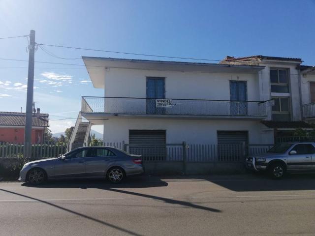 Palazzo / Stabile in vendita a Santi Cosma e Damiano LT