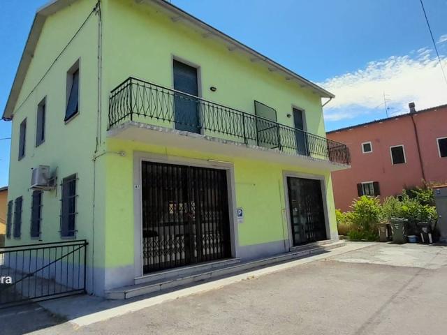 Palazzo / Stabile in vendita a Sant'Ilario d'Enza RE