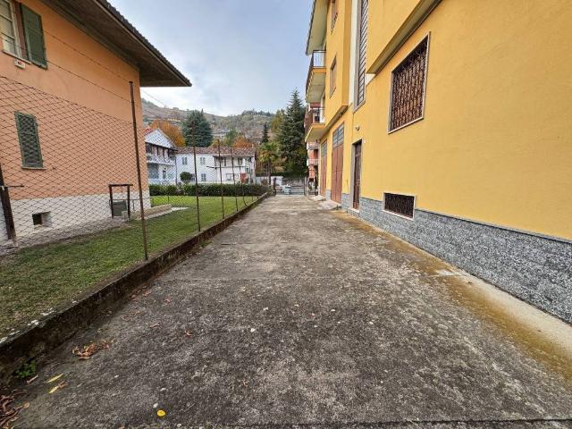 Palazzo / Stabile in vendita a Santo Stefano Belbo CN