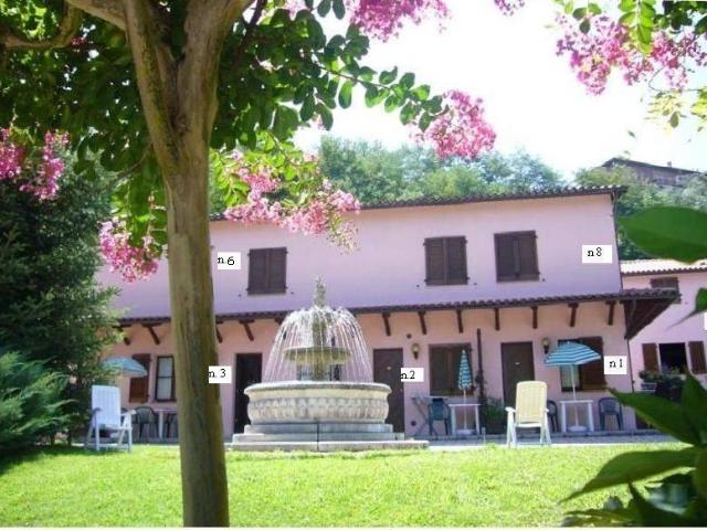 Palazzo / Stabile in vendita a Sarnano MC