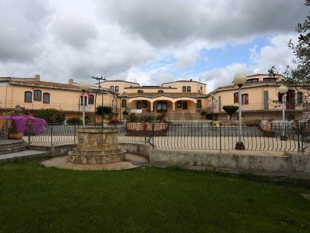 Palazzo / Stabile in vendita a Sardara VS