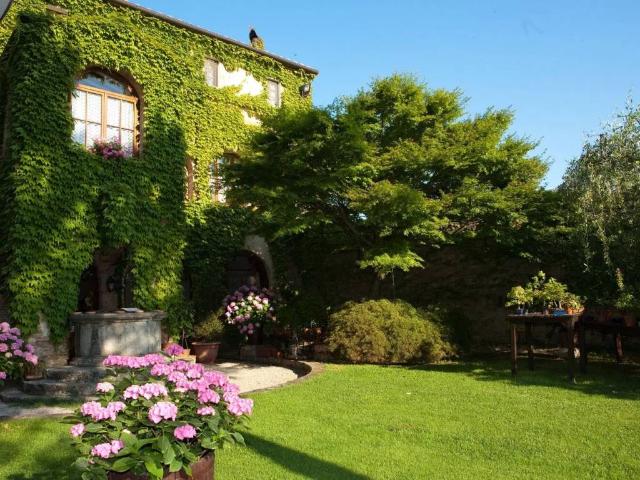 Palazzo / Stabile in vendita a Sarteano SI