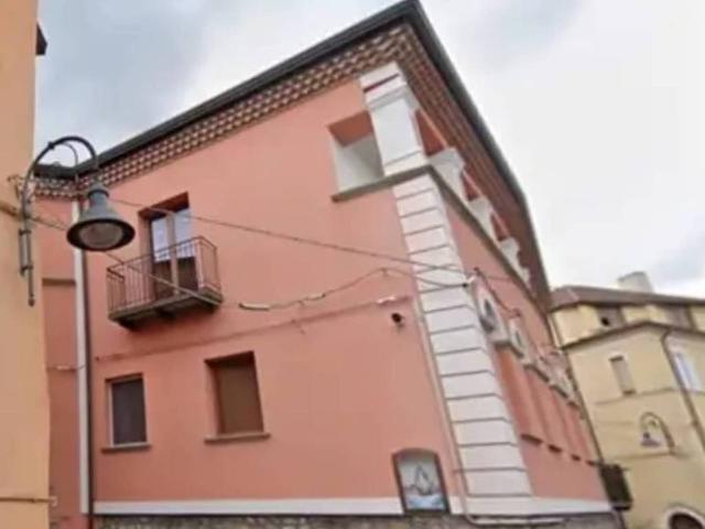 Palazzo / Stabile in vendita a Satriano di Lucania PZ