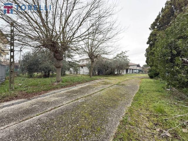 Palazzo / Stabile in vendita a Savignano sul Rubicone FC