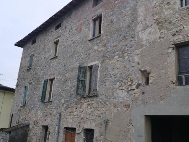 Palazzo / Stabile in vendita a Scandiano RE
