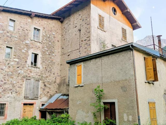 Palazzo / Stabile in vendita a Schilpario BG