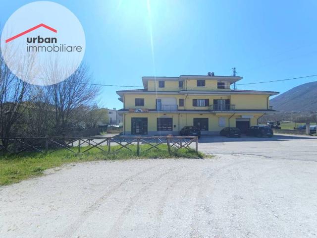 Palazzo / Stabile in vendita a Scoppito AQ