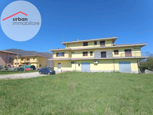 Palazzo / Stabile in vendita a Scoppito AQ