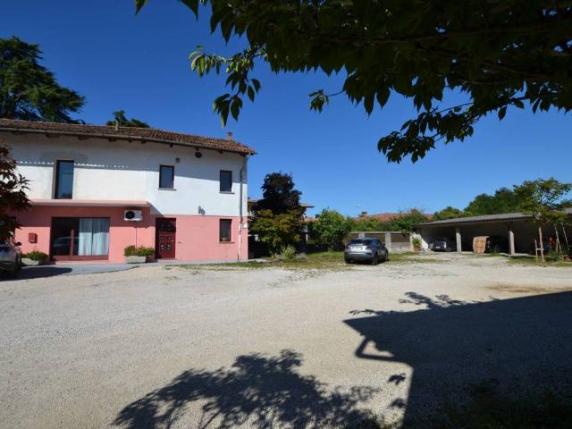 Palazzo / Stabile in vendita a Sedegliano UD