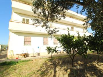 Palazzo / Stabile in vendita a Sellia Marina CZ