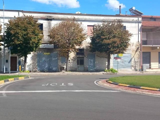 Palazzo / Stabile in vendita a Senorbì CA