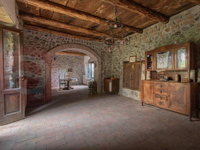 Palazzo / Stabile in vendita a Sessa Aurunca CE