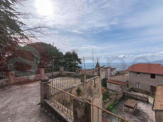 Palazzo / Stabile in vendita a Sessa Aurunca CE