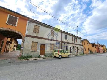 Palazzo / Stabile in vendita a Sesto ed Uniti CR