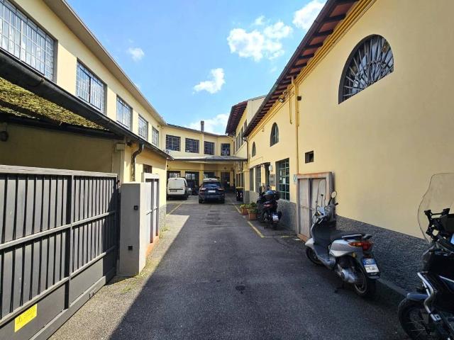 Palazzo / Stabile in vendita a Sesto Fiorentino FI