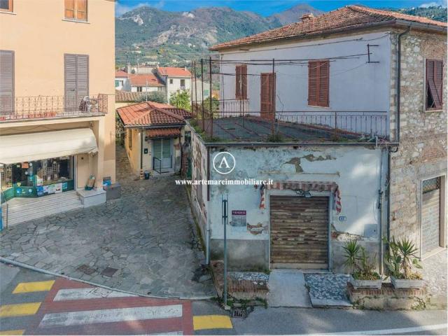 Palazzo / Stabile in vendita a Seravezza LU