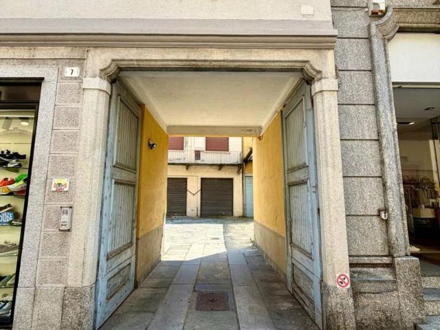 Palazzo / Stabile in vendita a Seregno MB
