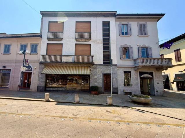 Palazzo / Stabile in vendita a Seregno MB