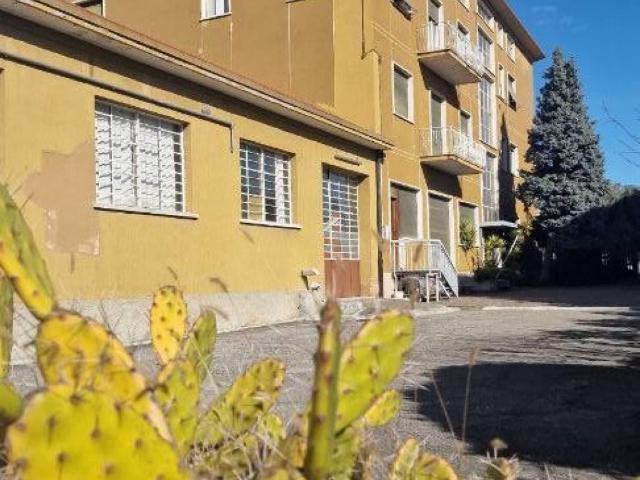 Palazzo / Stabile in vendita a Seregno MB