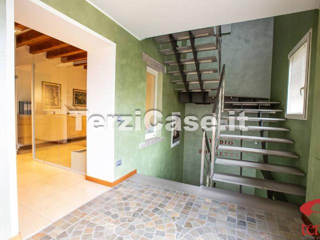 Palazzo / Stabile in vendita a Seriate BG