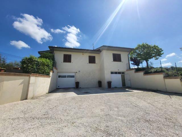 Palazzo / Stabile in vendita a Serra de' Conti AN