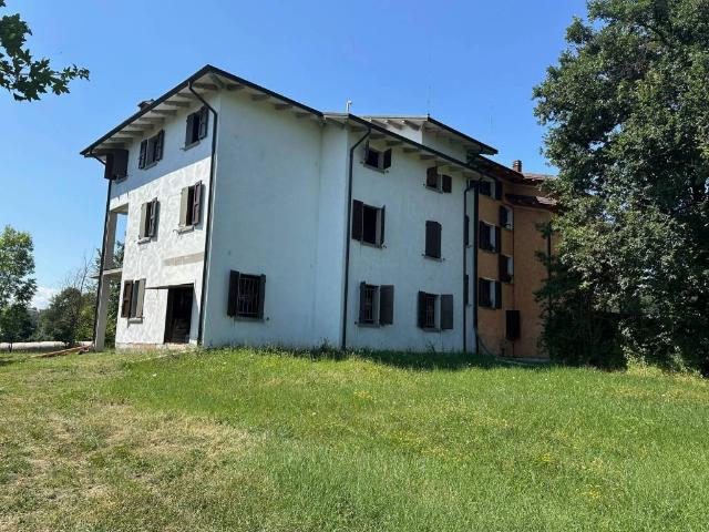 Palazzo / Stabile in vendita a Serramazzoni MO