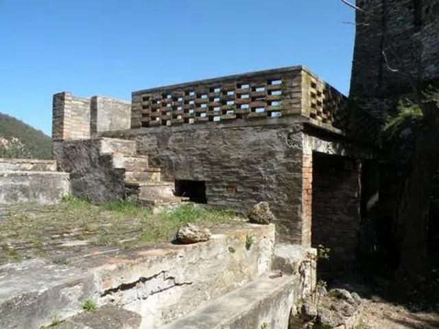 Palazzo / Stabile in vendita a Serrapetrona MC