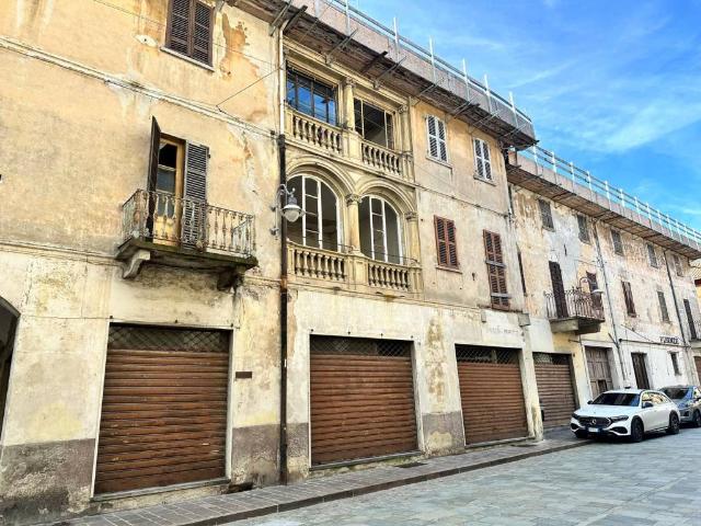 Palazzo / Stabile in vendita a Serravalle Sesia VC