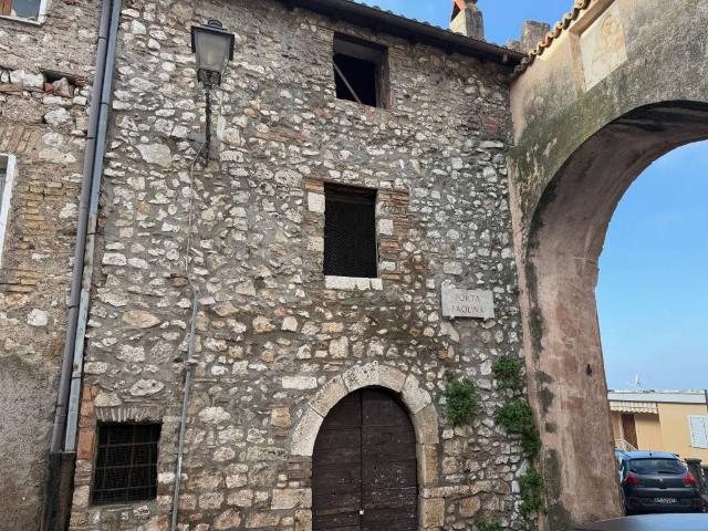 Palazzo / Stabile in vendita a Sezze LT