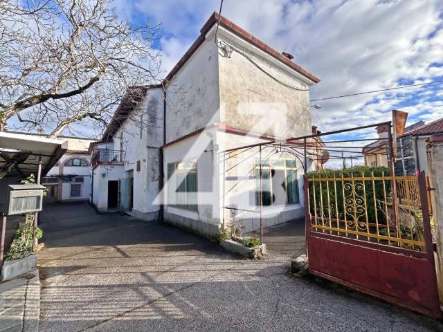 Palazzo / Stabile in vendita a Sgonico TS