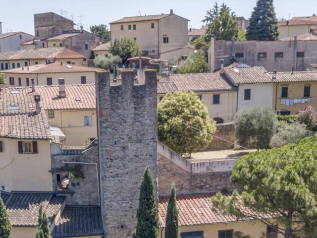 Palazzo / Stabile in vendita a Signa FI