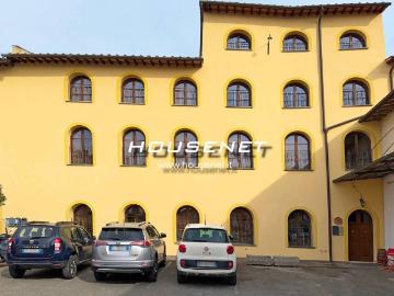 Palazzo / Stabile in vendita a Signa FI