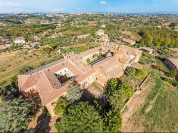 Palazzo / Stabile in vendita a Siena SI