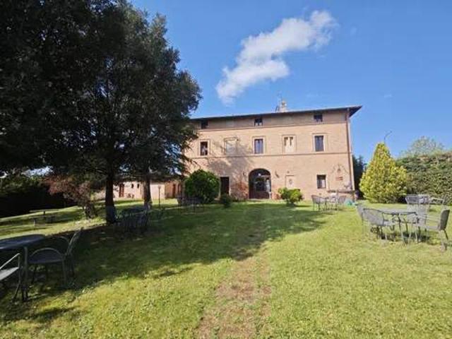 Palazzo / Stabile in vendita a Siena SI