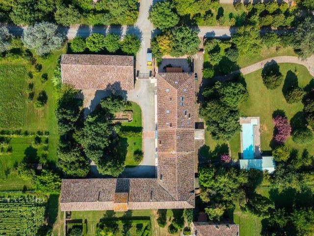 Palazzo / Stabile in vendita a Sissa Trecasali PR