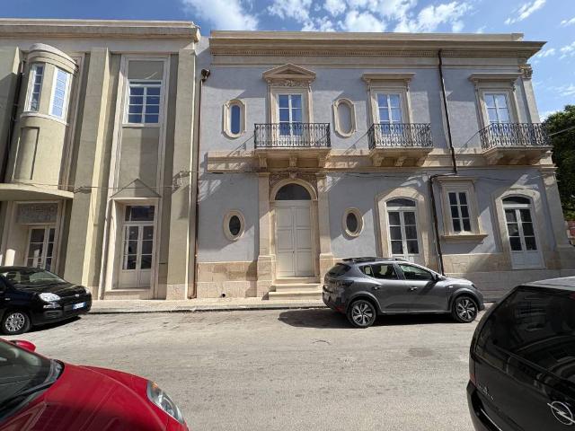 Palazzo / Stabile in vendita a Siracusa SR