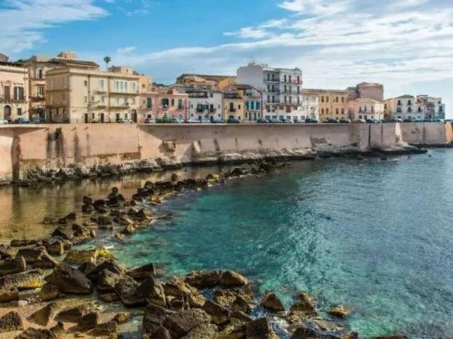 Palazzo / Stabile in vendita a Siracusa SR