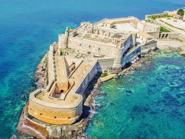Palazzo / Stabile in vendita a Siracusa SR