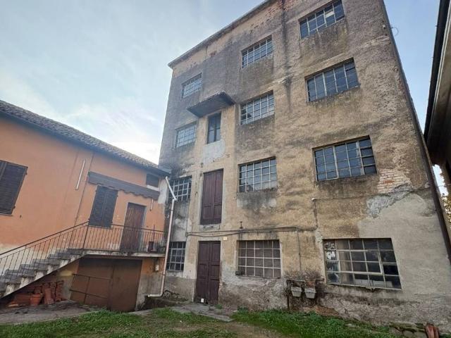 Palazzo / Stabile in vendita a Siziano PV