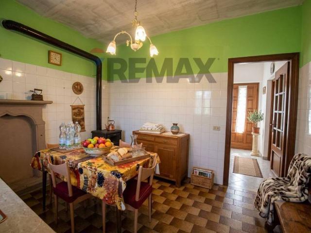Palazzo / Stabile in vendita a Sizzano NO