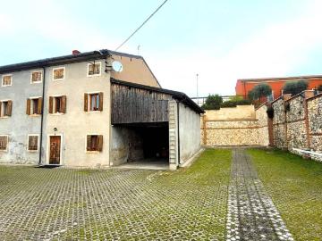 Palazzo / Stabile in vendita a Soave VR