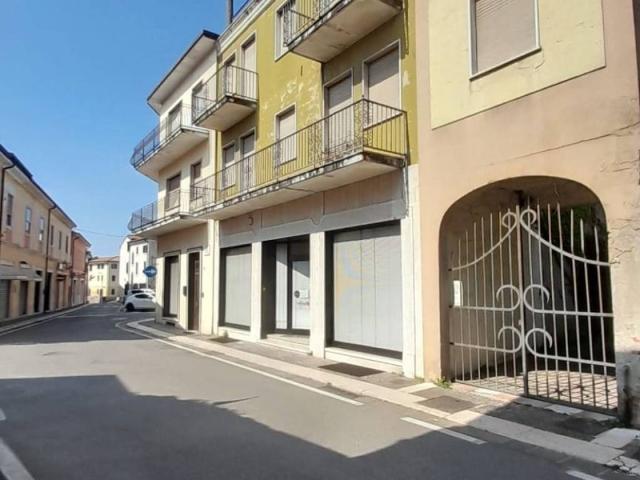 Palazzo / Stabile in vendita a Sommacampagna VR