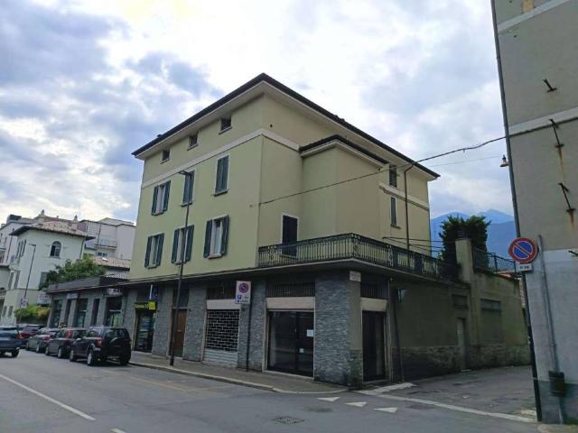 Palazzo / Stabile in vendita a Sondrio SO