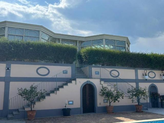 Palazzo / Stabile in vendita a Soverato CZ